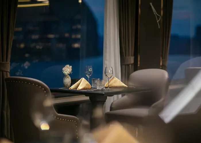 Lumiere Cruise - Illuminating The Art Of Cruising 5*